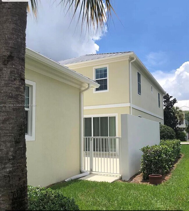 Building Photo - 1221 Islamorada Dr