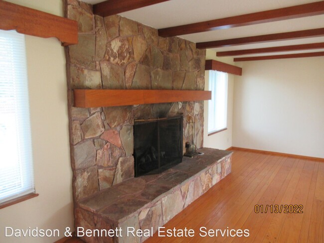 Building Photo - 3 br, 2 bath House - 1031 Sunset Road