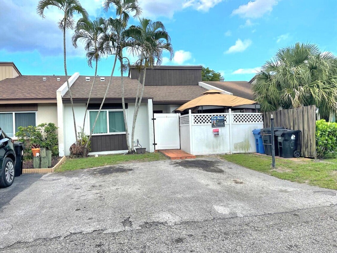 Primary Photo - 6984 NW 29th Ln