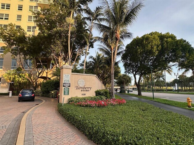 Foto del edificio - 19501 W Country Club Dr