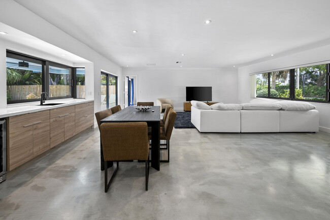 Foto del edificio - 2929 Banyan Rd