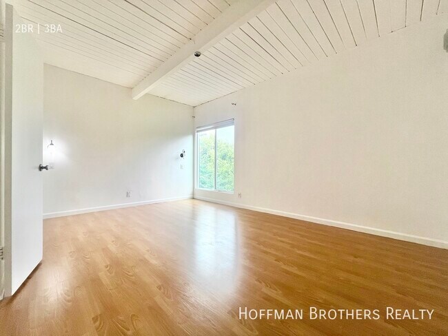 Building Photo - 4401 Kraft Ave