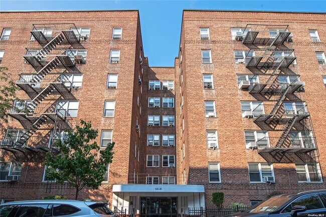 Building Photo - 64-41 Saunders St