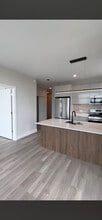 Building Photo - 1214 W Van Buren St