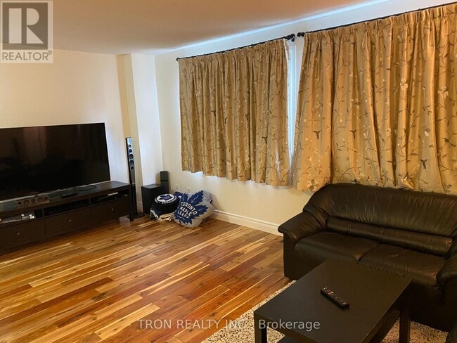 Building Photo - 33 Yellow Birchway