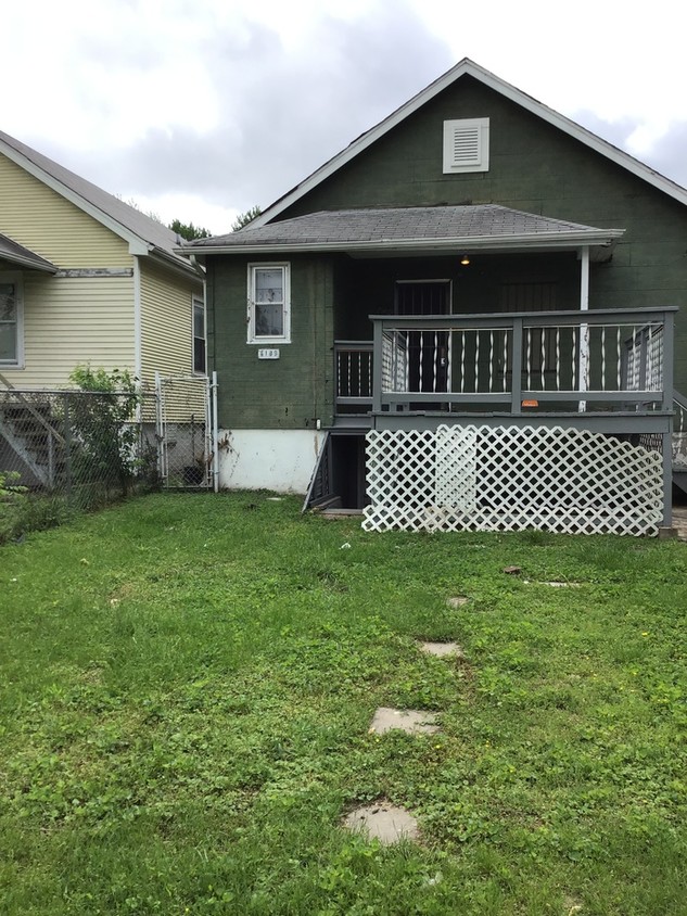 Primary Photo - 6109 Lilian Ave