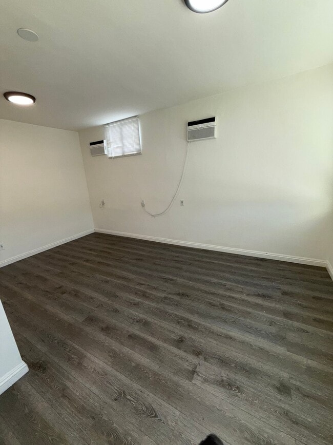 Building Photo - 6006 W Pico Blvd