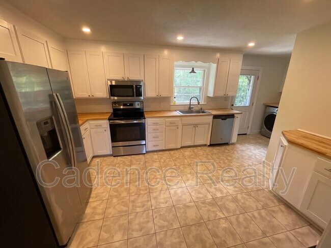 Building Photo - 114 Cardinal Dr S