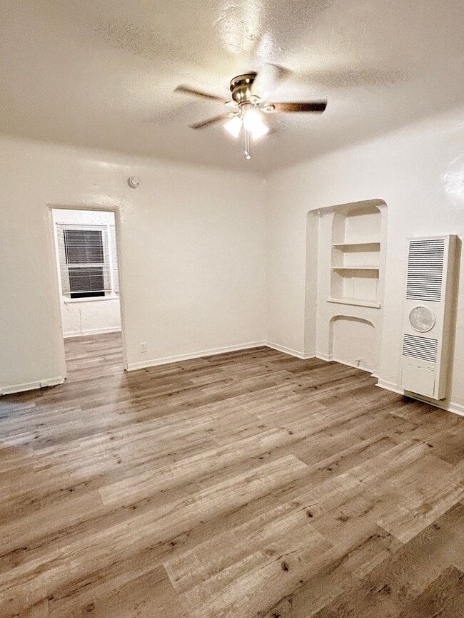 Building Photo - 808 N Poinsettia Pl