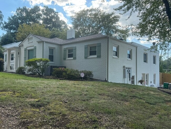 Recently renovated 2-bedroom Duplex in LoSo! - Recently renovated 2-bedroom Duplex in LoSo! Apartment