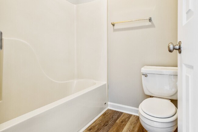 Building Photo - 3 Bed, 2 Bath Home with a Backporch Perfect for Watching Sunsets