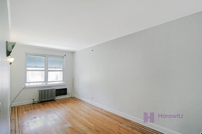 Building Photo - 33-17 Crescent St