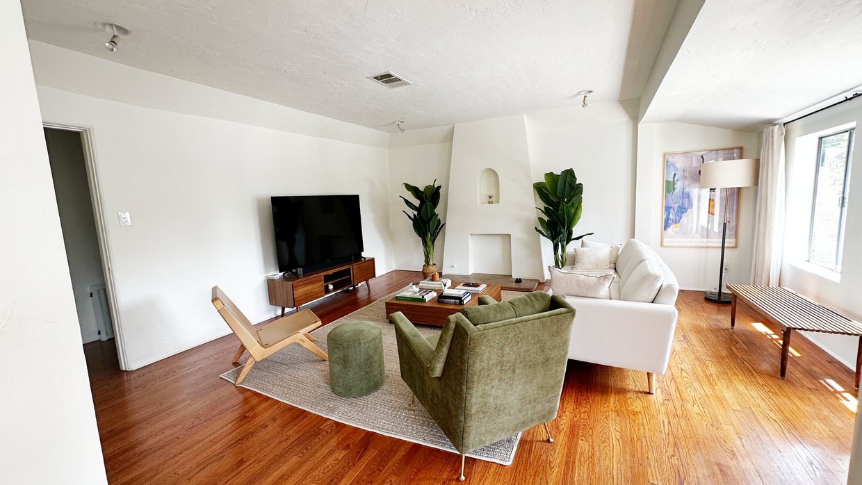 Primary Photo - 2913 Swan Pl