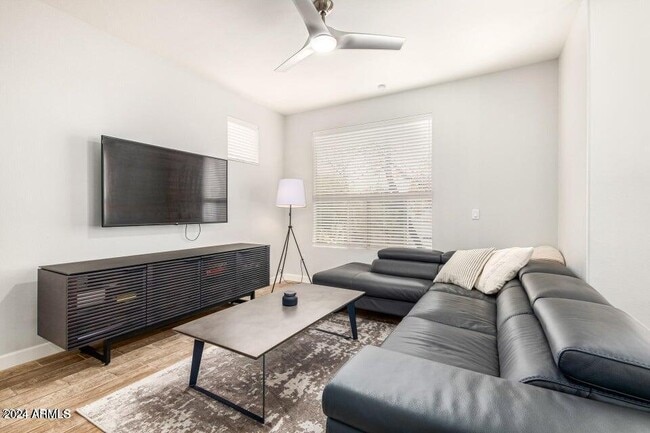 Building Photo - 9550 E Thunderbird Rd