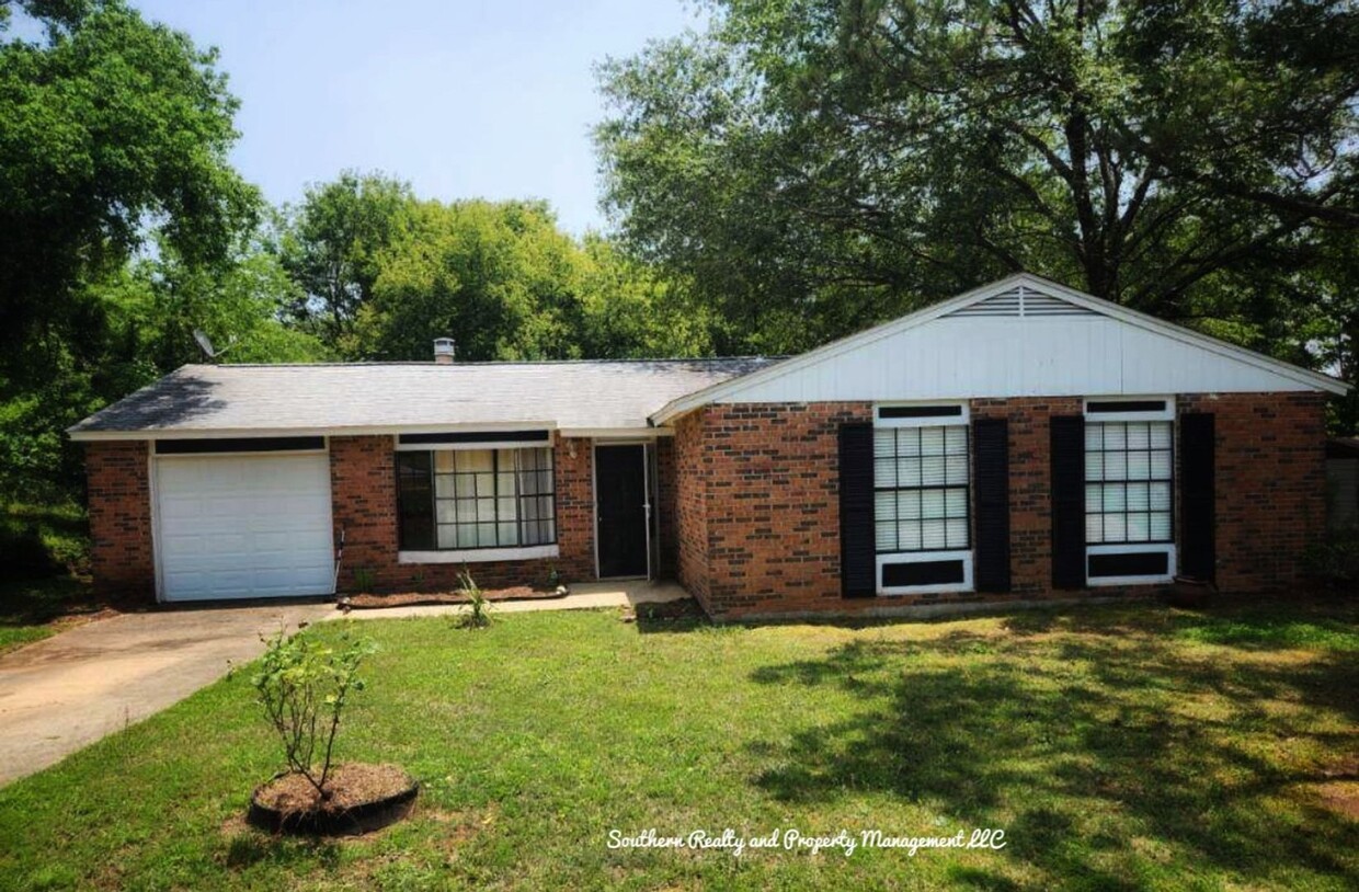 Primary Photo - Spacious Home in Millbrook