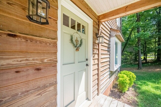 Building Photo - Stunning, Updated 4 Bedroom Home in Bon Ai...