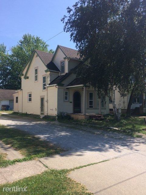 Primary Photo - 3 br, 1.5 bath House - 1337 west 2 nd. st