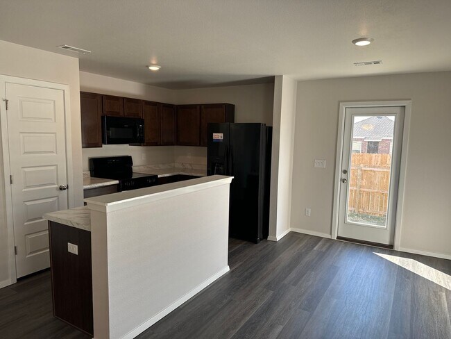 Foto del edificio - Now Pre-Leasing — Comfortable 3 Bedroom, 2 Bath Living in Barberry Court