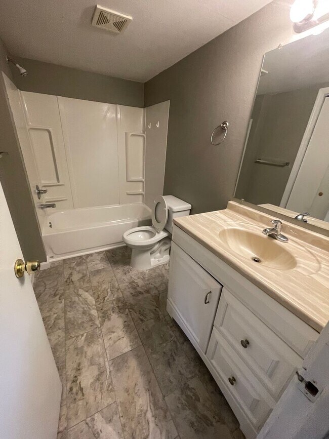 Foto del edificio - Cozy 2 Bedroom Home for Rent with Fenced Y...