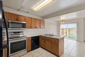 Building Photo - 432 Sundance Cir N