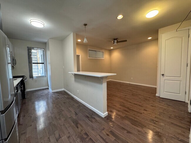 Foto del edificio - 377 Montgomery St