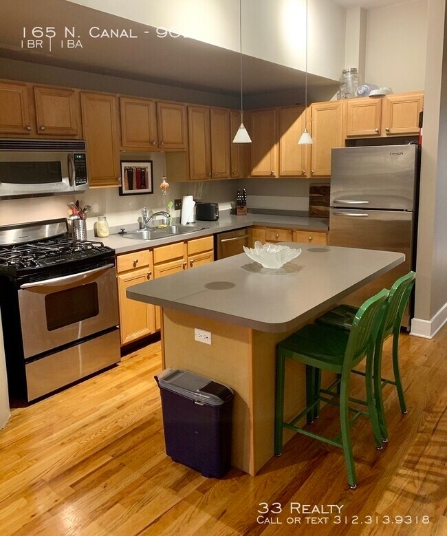 Foto del edificio - 1 Bed+ Den/ 1 Bath in West Loop!