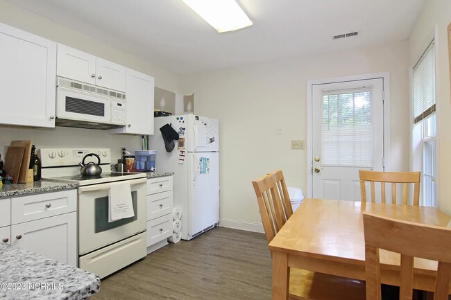 Kitchen 1 - 4316 McClelland Dr