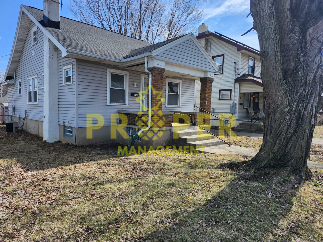 Primary Photo - 3 bed 2 full bath Cape cod in Dayton with ...