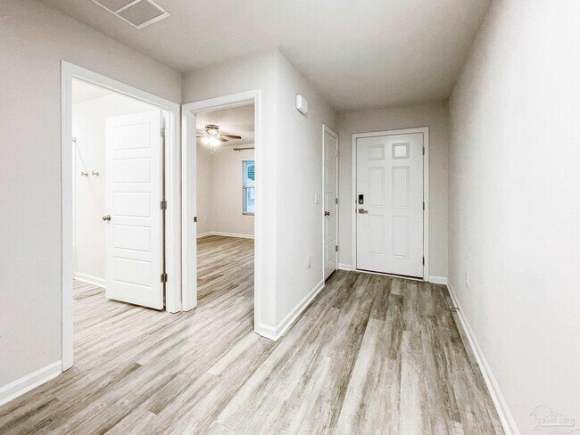 Building Photo - 9627 Angel Oak Dr