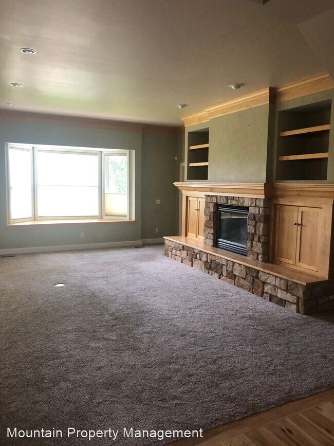Building Photo - 4 br, 4 bath House - 19 West Village Circle