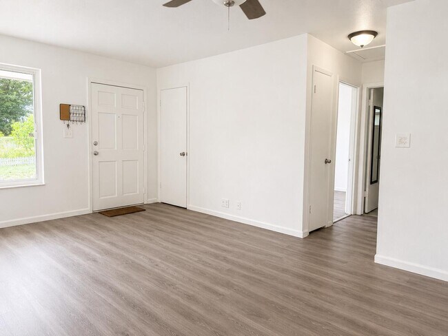 Building Photo - 8012 US-1