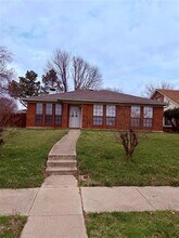 Building Photo - 823 Blue Oak Dr