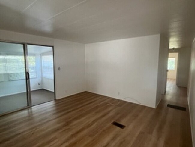 Building Photo - 2 bedroom mobile home in Port Orange