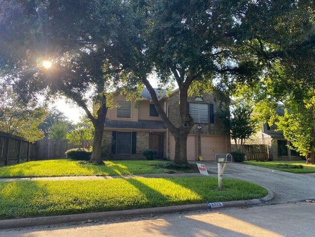 Foto del edificio - 8915 Weyburn Grove Dr