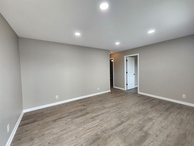 Building Photo - 145 Tandy Dr