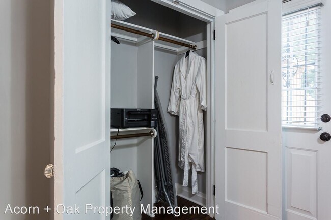 Foto del edificio - 1 br, 1 bath House - 1106 Scout Dr. Unit B