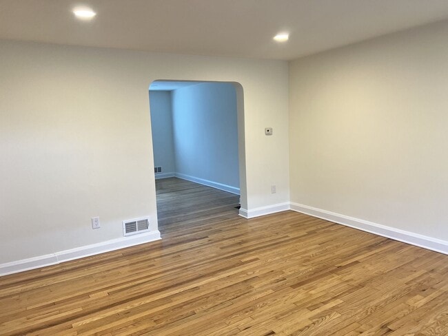 Foto del edificio - Stunning Updated 3BR/2BA Row Home in the Heart of Towson