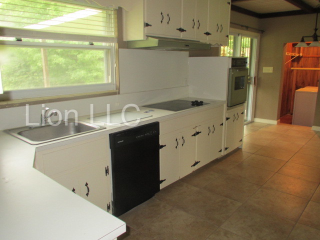 Building Photo - 2144 Lester Ln