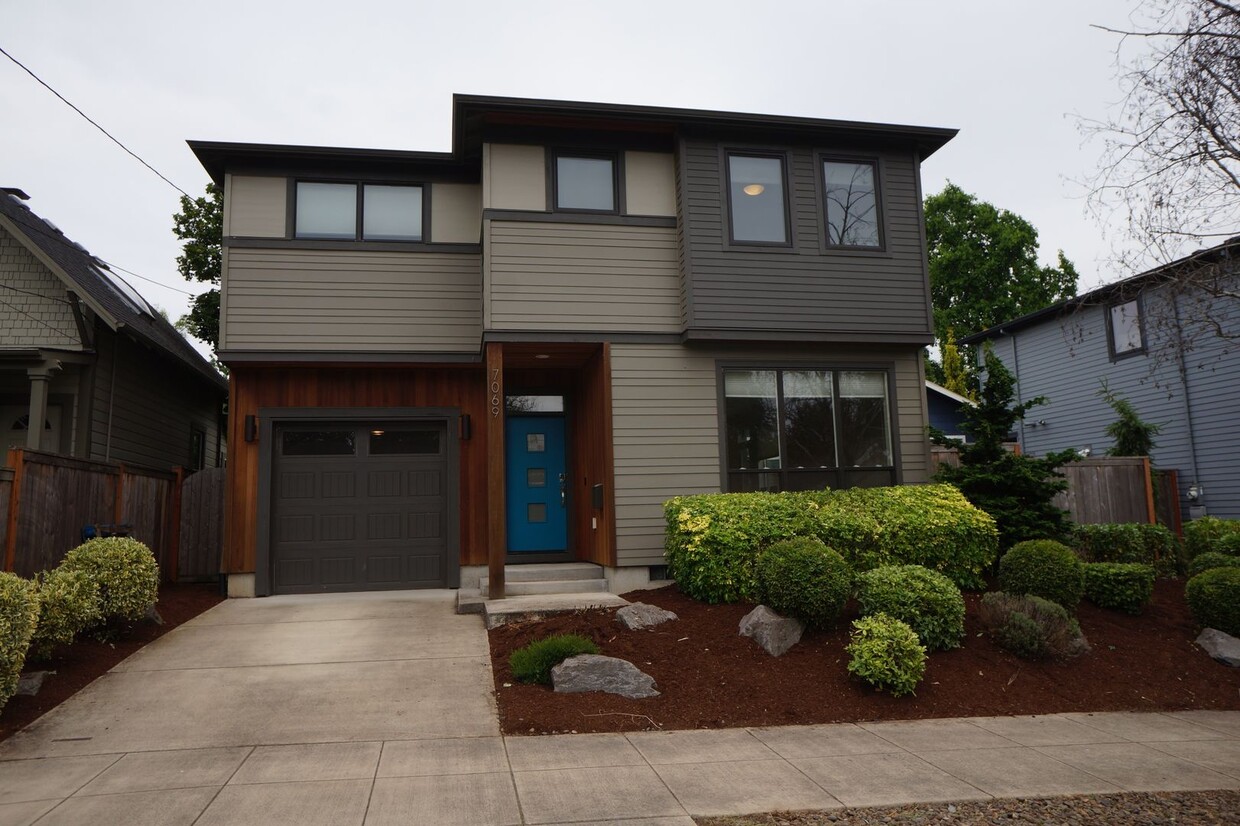 Foto principal - NE Portland 3-bedroom 2.5-bathroom NW Cont...