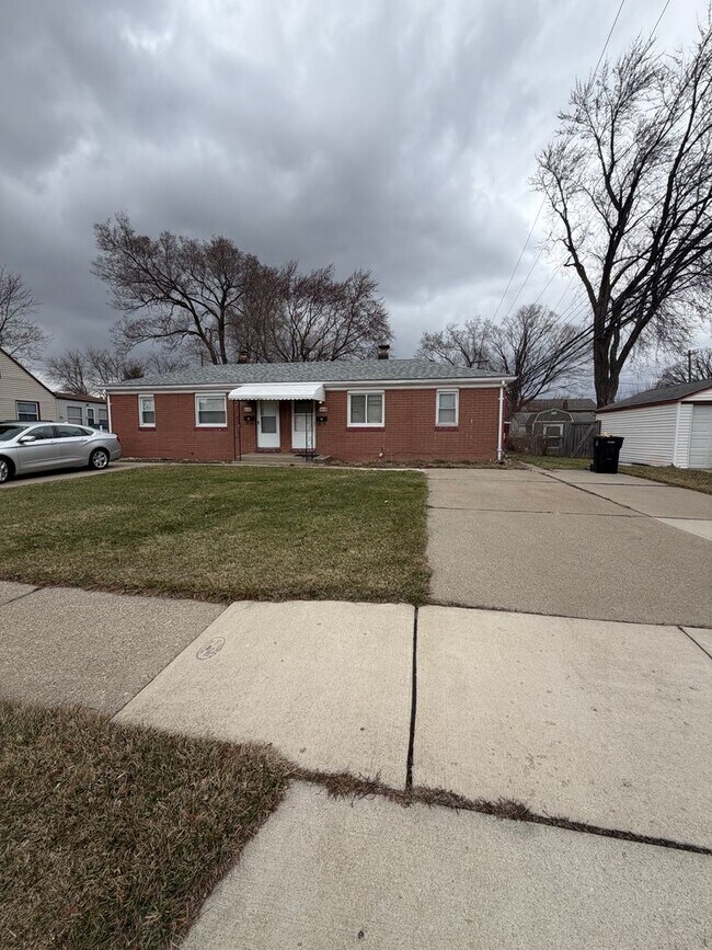Building Photo - 18639 Hazelwood St