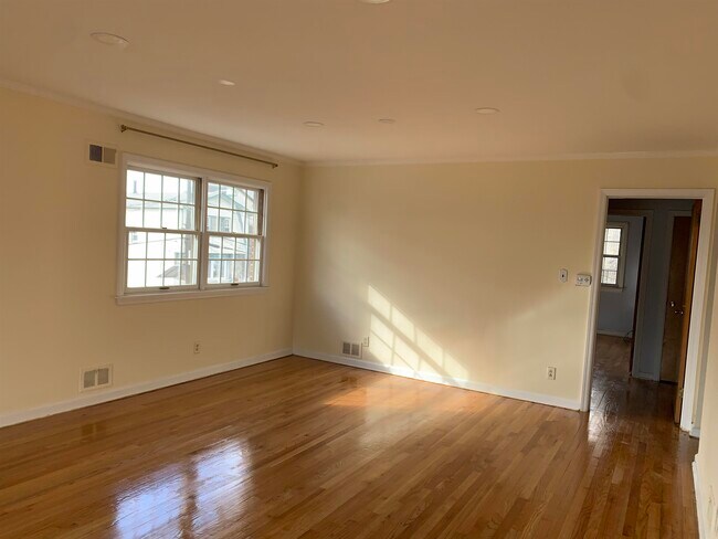 Building Photo - 273 John F. Kennedy Blvd