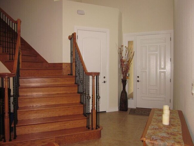 Building Photo - RARE TOWNHOUSE IN THE CARROLLWOOD VILLAGE COUNTRY CLUB