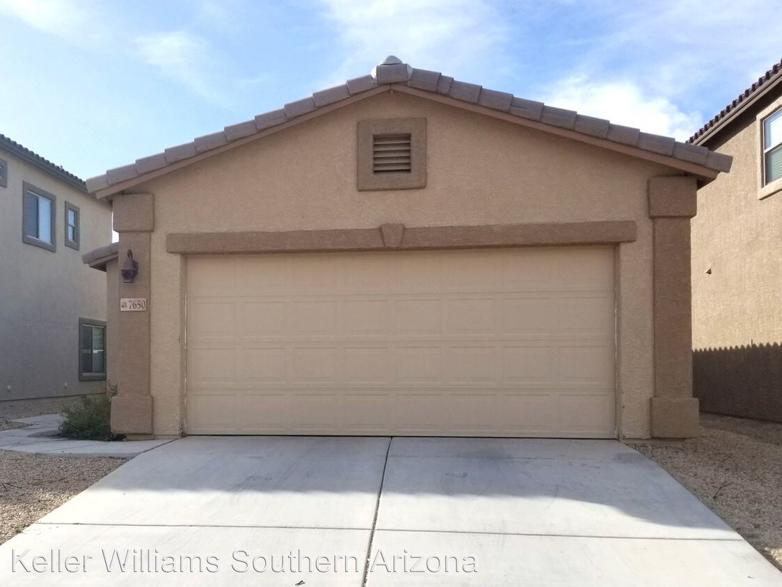 Primary Photo - 7650 E Majestic Palm Ln