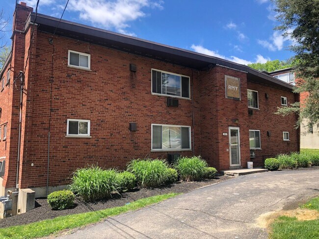 Foto del edificio - 3233 Whitfield Ave