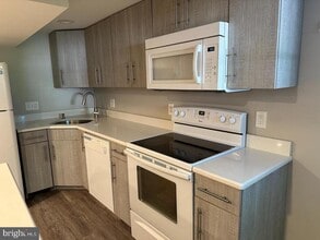 Building Photo - 433 W Jefferson St