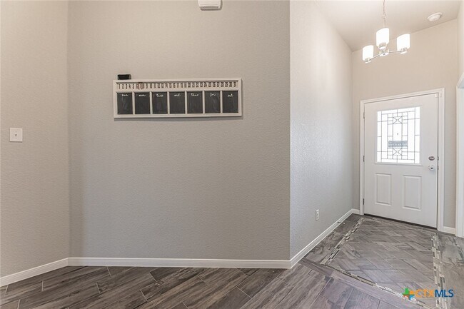Building Photo - 810 Earp Dr