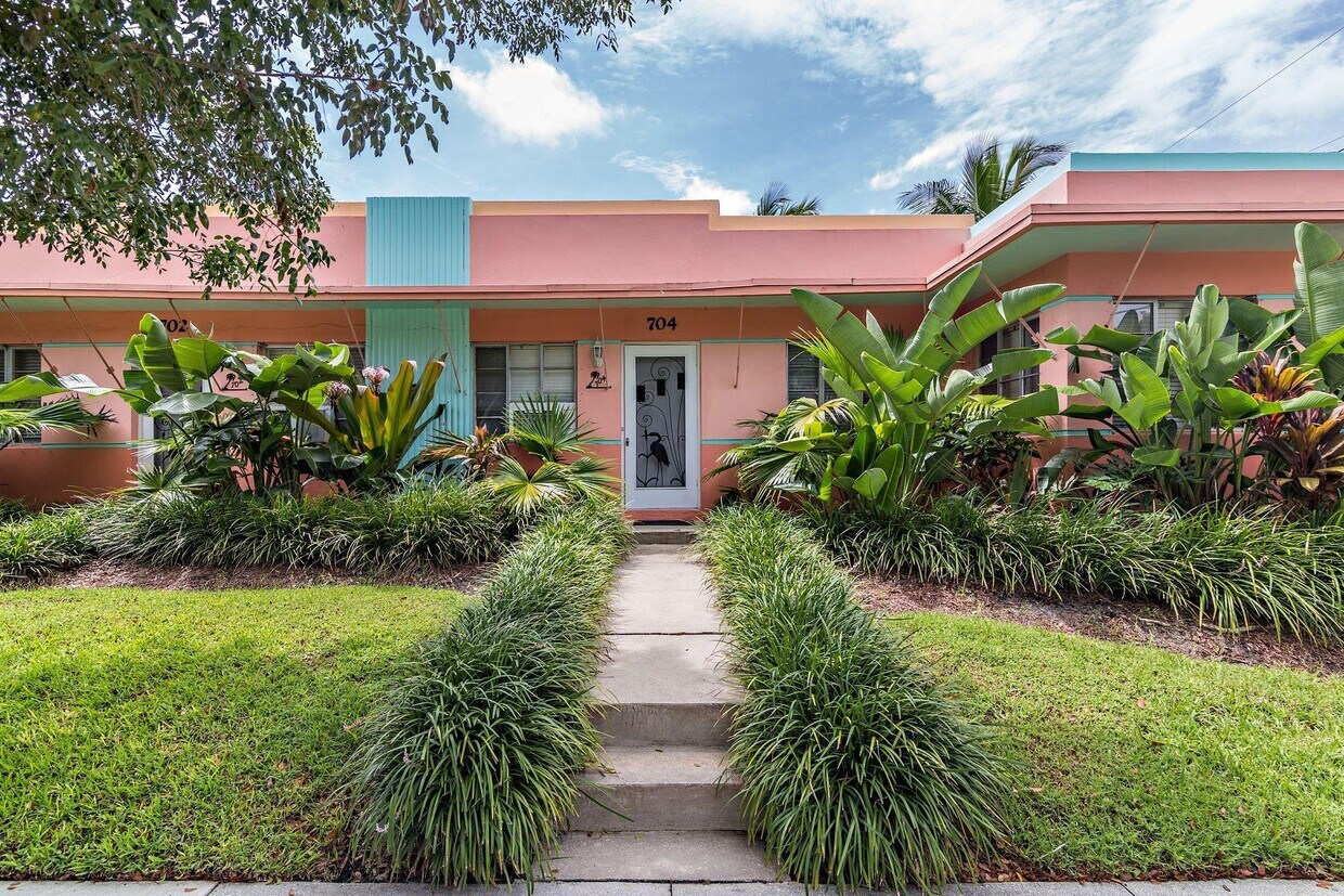 704 New York St, West Palm Beach, FL 33401 Room for Rent in West Palm Beach, FL