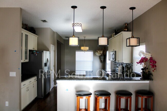 Building Photo - Spacious 4–5 Bedroom Home for Rent in Gate...