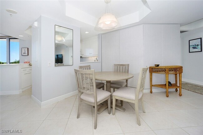 Building Photo - 7225 Pelican Bay Blvd