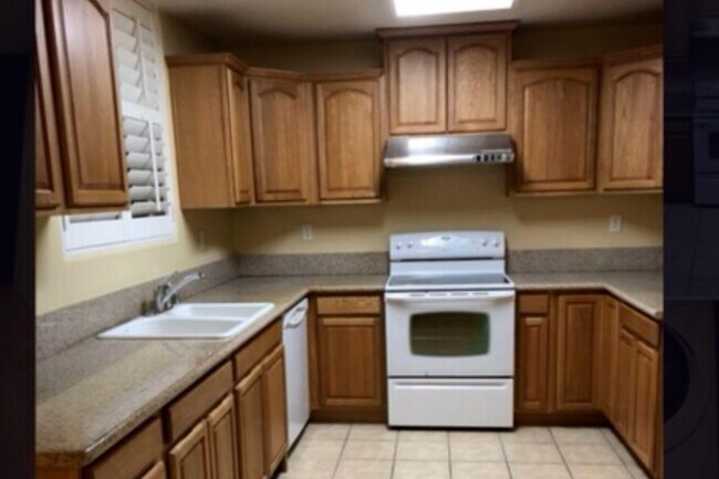 Kitchen - 1126 W Duarte Rd